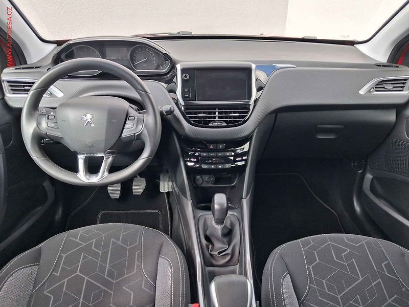 Peugeot 2008 (2018) 1.2 PT, 1.maj,ČR, Active - fotka 8 z 15