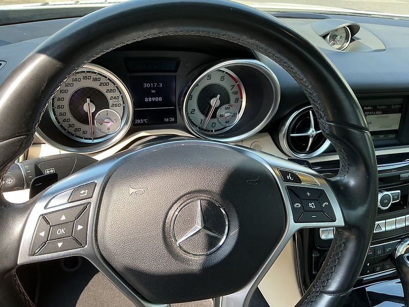 Mercedes-Benz SLK 250 AMG - fotka 12 z 20