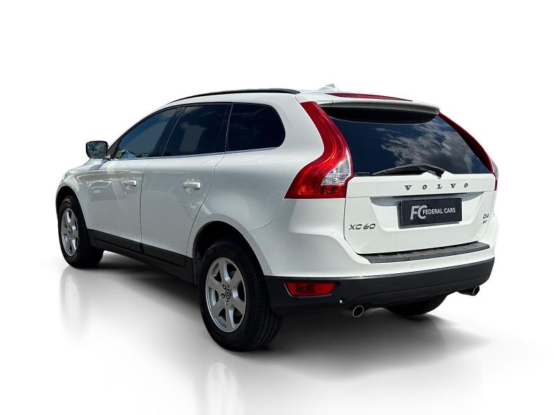 Volvo XC60 D4 AWD MOMENTUM - fotka 3 z 43