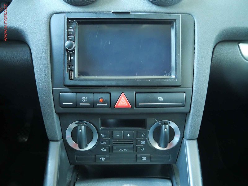 Audi A3 (2007) 1.6i, AC, tempo - fotka 13 z 18