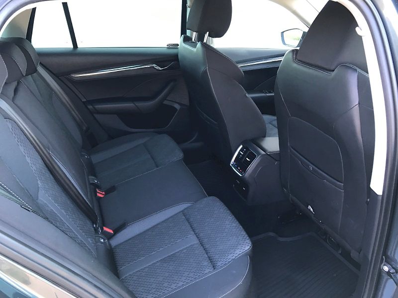 Škoda Octavia (2021) COM M-HEV STY TS 110/1.5 A7F - fotka 11 z 31