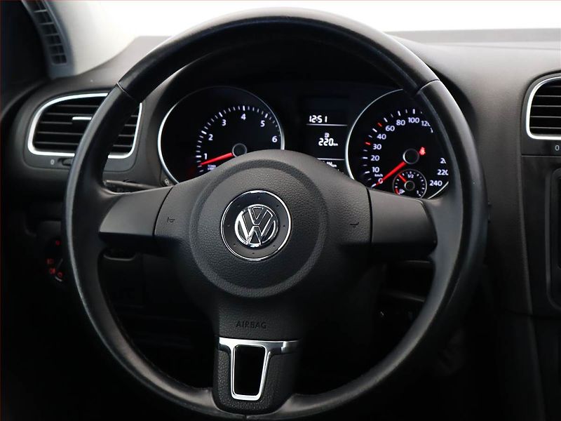 Volkswagen Golf (2012) 1.2 TSI, Tempomat - fotka 12 z 13
