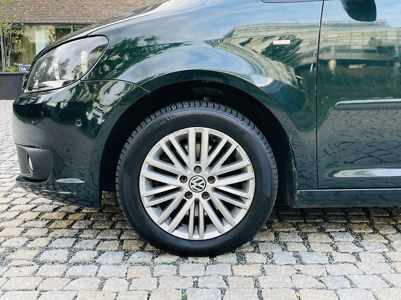 Volkswagen Touran 2.0TD MANUÁL 7MÍST SERVISKA - fotka 43 z 43