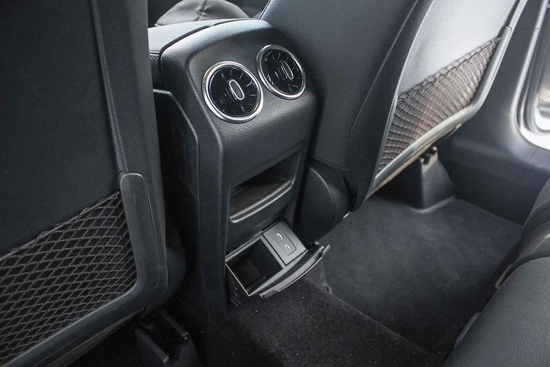 GLA s hybridem do zásuvky je ideální volbou do města a okolí.