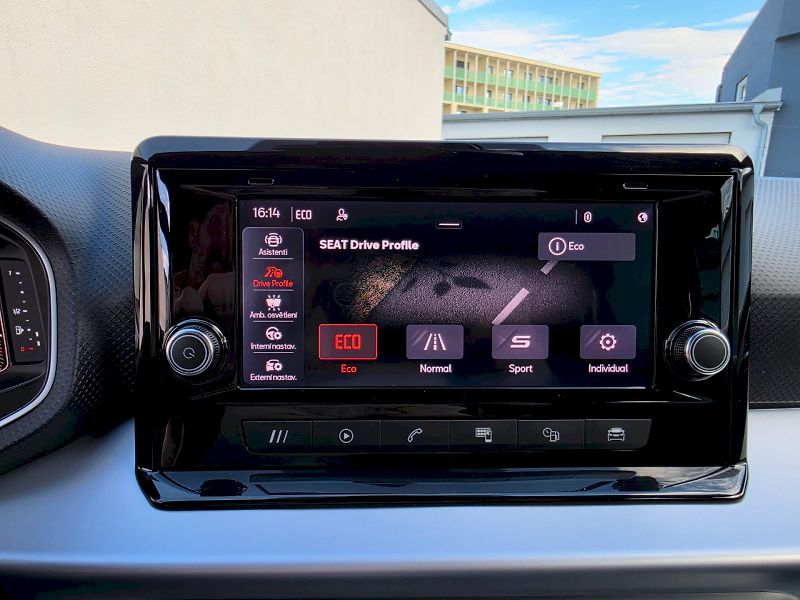 Seat Arona (2023) 1,0TSI 81KW FR - fotka 10 z 30