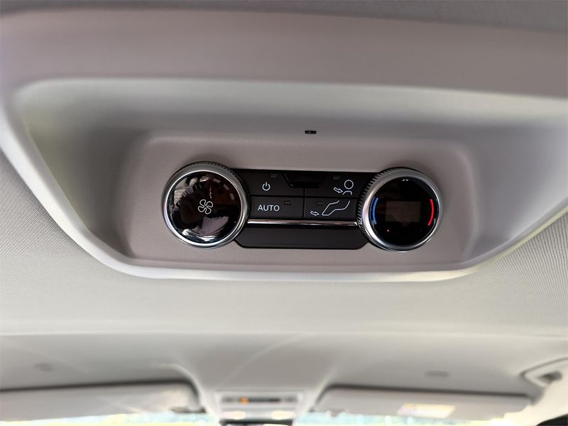 Ford Tourneo Custom (2026) Titanium X L2, Tourneo, 2.5 Du - fotka 14 z 22