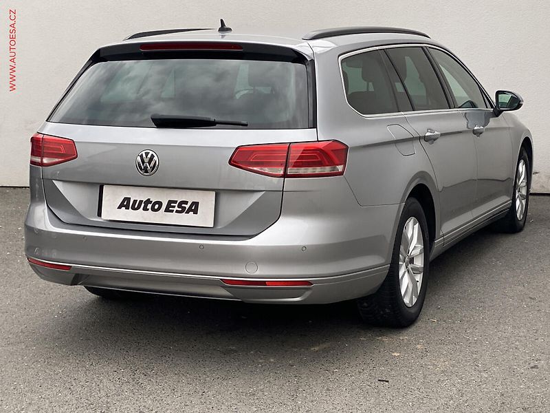 Volkswagen Passat (2018) 2.0 TDi, Comfortline, DSG - fotka 4 z 18