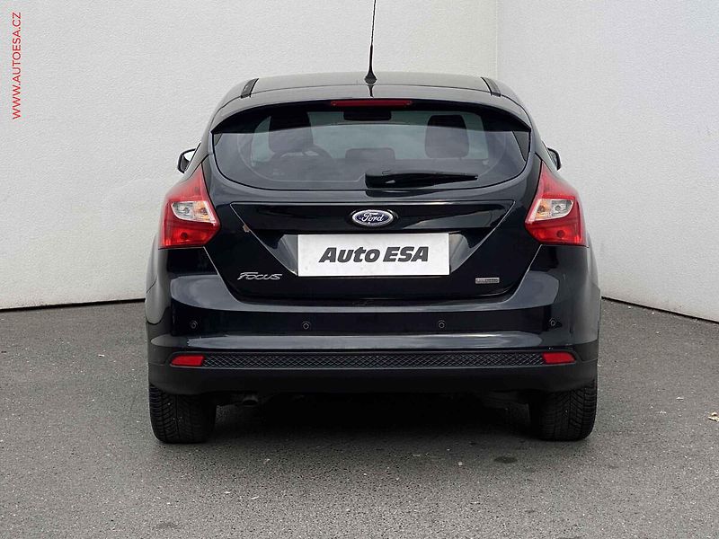 Ford Focus (2012) 1.6 TDCi, AC, xenon - fotka 5 z 17