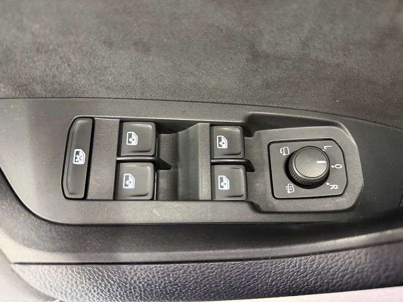 Škoda Kodiaq 2.0 TDI DSG 4X4 SPORTLINE, ACC - fotka 26 z 30