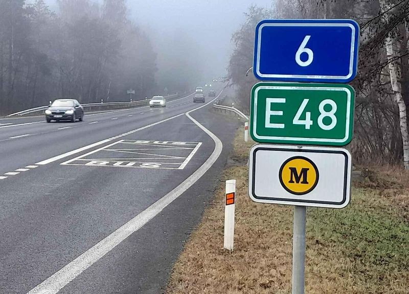 Silnice I/6 u Karlových Varů.