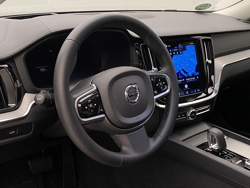 Volvo S60 B5 AWD DARK ULTIMATE REZERVACE - fotka 4 z 58