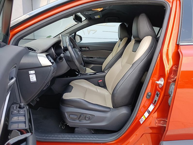 Toyota C-HR 2.0HEV PREMIERE ČR 1.MAJITEL - fotka 11 z 35