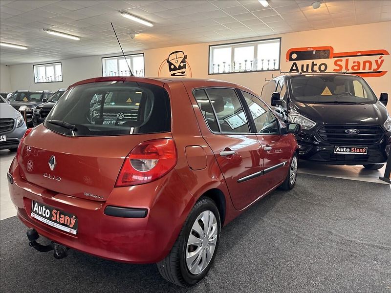 Renault Clio 1,6 16V klima,nová STK,2x kola - fotka 6 z 22