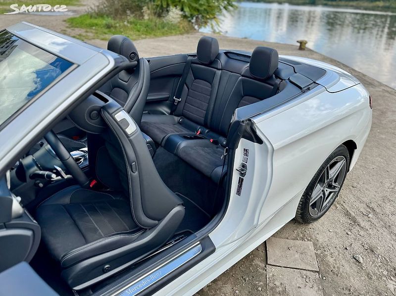Mercedes-Benz Třídy C CABRIO 300d AMG - fotka 16 z 49