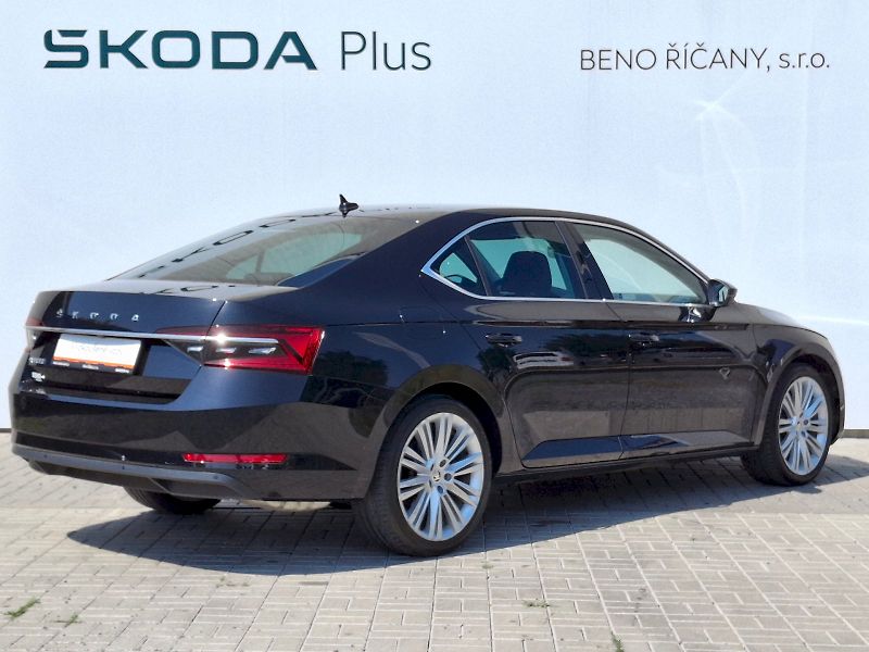 Škoda Superb (2022) Style Plus Top DSG 2,0TSi 140k - fotka 2 z 35
