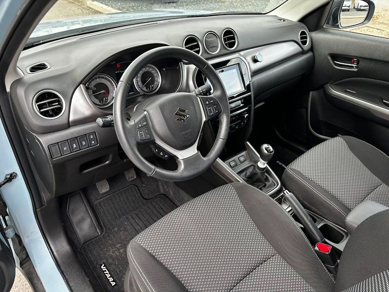 Suzuki Vitara Premium 1,4 BoosterJet - fotka 10 z 13