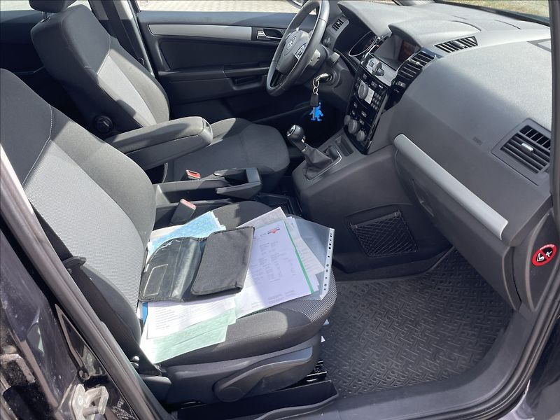 Opel Zafira 1,6 i 16V 85kw 7míst Tažné TOP - fotka 14 z 34