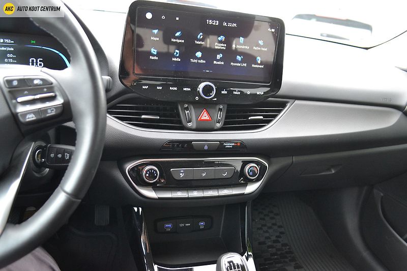 Hyundai i30 WG 1,5I MT SMART FL NAVI - fotka 23 z 44
