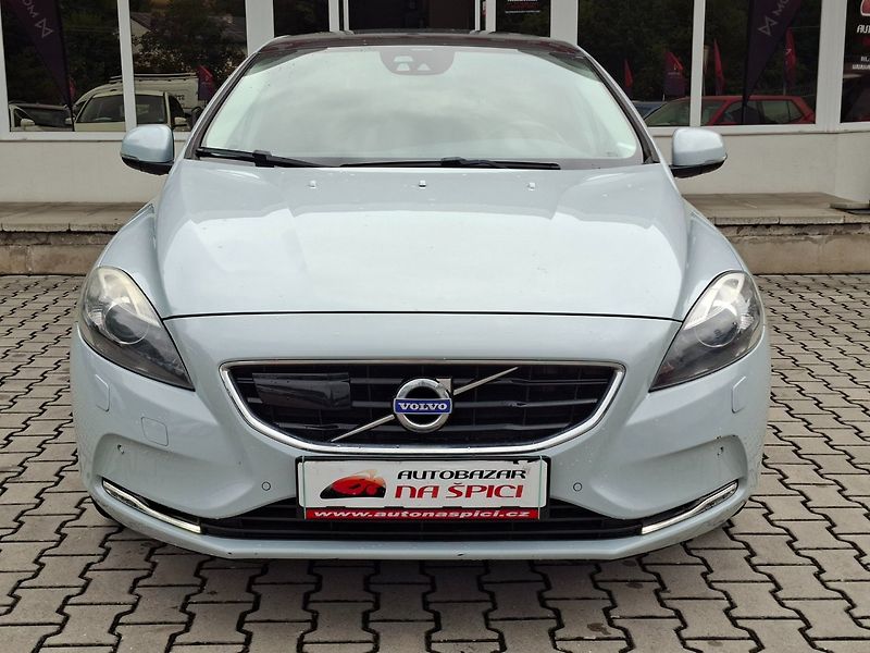 Volvo V40 (2012) 2.0D3 110kW AUT -1.MAJITEL - fotka 4 z 38