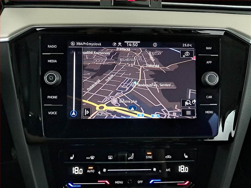 Volkswagen Passat (2021) Elegance 2.0 TDI - fotka 13 z 24