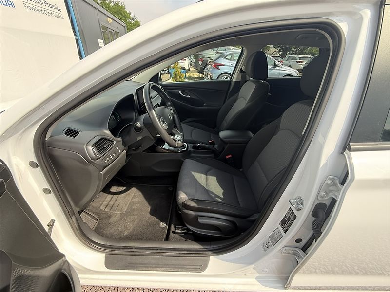 Hyundai i30 1,5 T-GDI 103kW Family - fotka 6 z 23