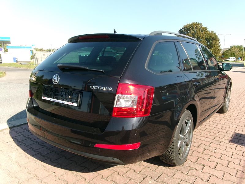 Škoda Octavia 2,0 TDI AUTOKLIMA - fotka 8 z 40