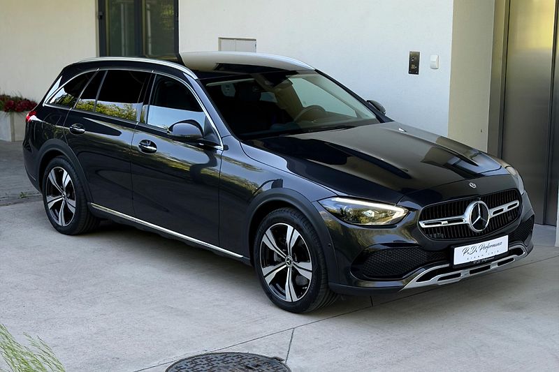 Mercedes-Benz Třídy C (2023) C 220d 4Matic Allterrain - fotka 13 z 125