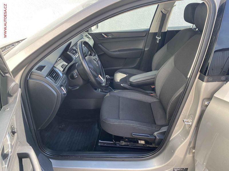 Škoda Rapid (2013) 1.2 TSi, Ambition, park. - fotka 9 z 16