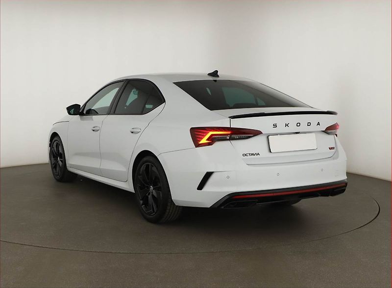 Škoda Octavia (2024) RS 2.0 TSI, RS, Navigace - fotka 4 z 21