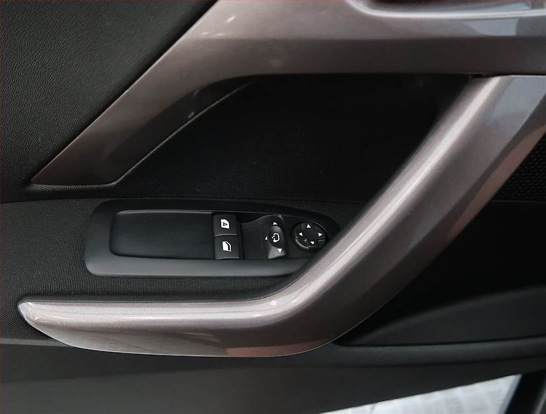 Peugeot 2008 (2016) 1.2 PureTech, Tempomat - fotka 17 z 17