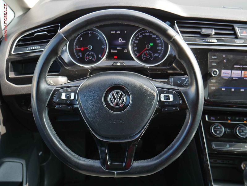 Volkswagen Touran (2019) 2.0TDi, DSG, navi - fotka 13 z 16