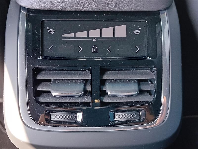Volvo S90 2,0 B5 AWD ULTIMATE DARK  REZE - fotka 13 z 30