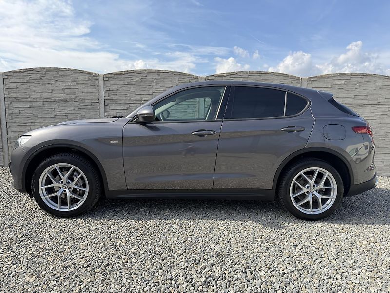 Alfa Romeo Stelvio 2.2JTDM Q4 4x4 210PS VELOCE 1A - fotka 1 z 167