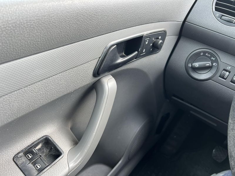 Volkswagen Caddy (2010) 1.9 TDI, Nová STK - fotka 18 z 32