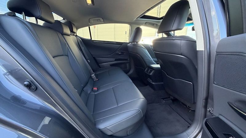 Lexus ES 300h 300H 2,5 HEV LIMITED EDITION - fotka 18 z 26