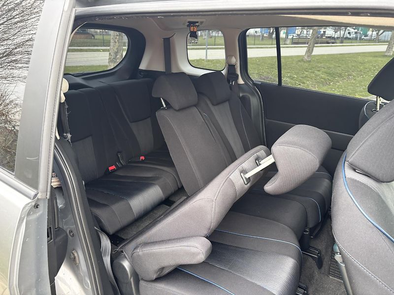 Mazda 5 2.0 Center-Line - fotka 21 z 28