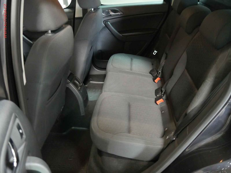Škoda Yeti (2013) 1.6 TDi, xenon, autoAC - fotka 10 z 21