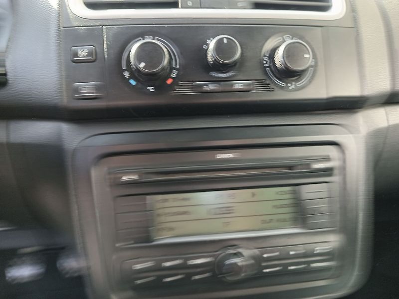 Škoda Fabia 1.4 16V Ambiente - fotka 14 z 25