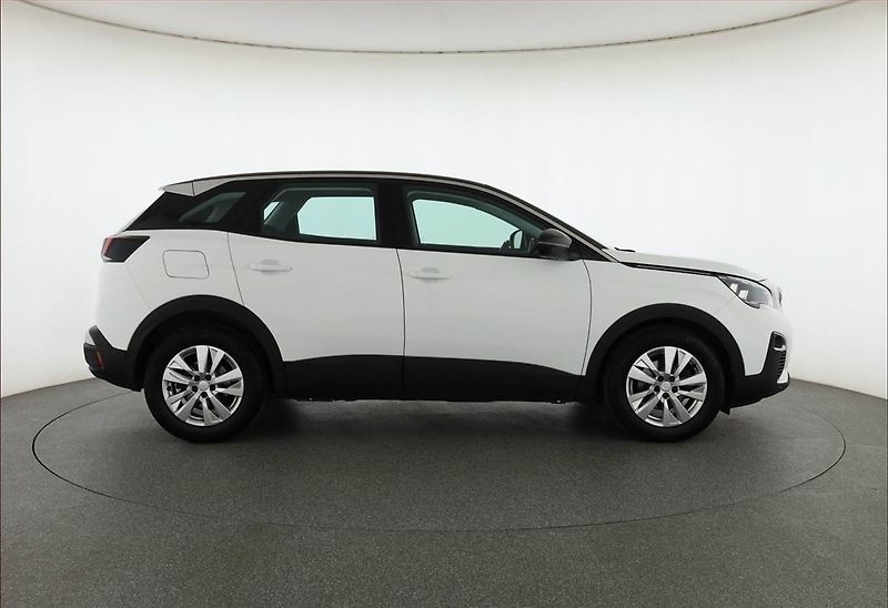 Peugeot 3008 (2018) Active Pack 1.2 PureTech - fotka 6 z 15