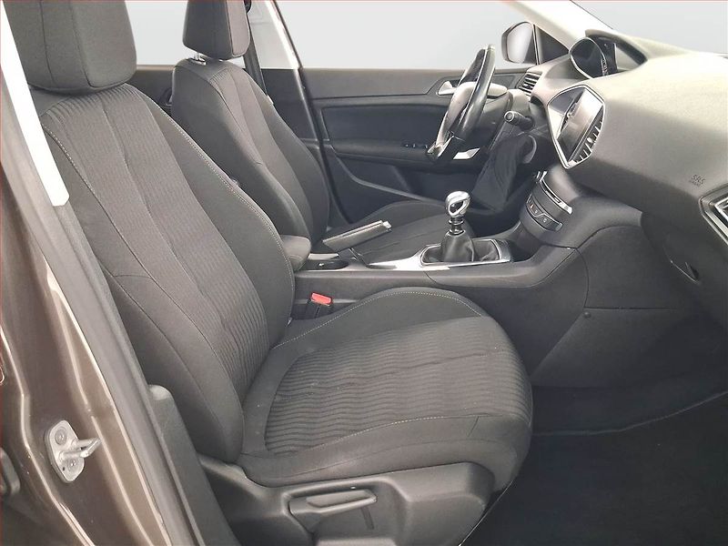 Peugeot 308 (2014) 1.6 e-HDi, Serv.kniha - fotka 9 z 20