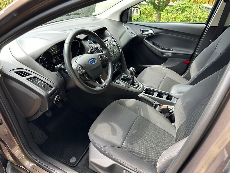Ford Focus (2016) 1.0Ecoboost 74kw Business - fotka 13 z 25