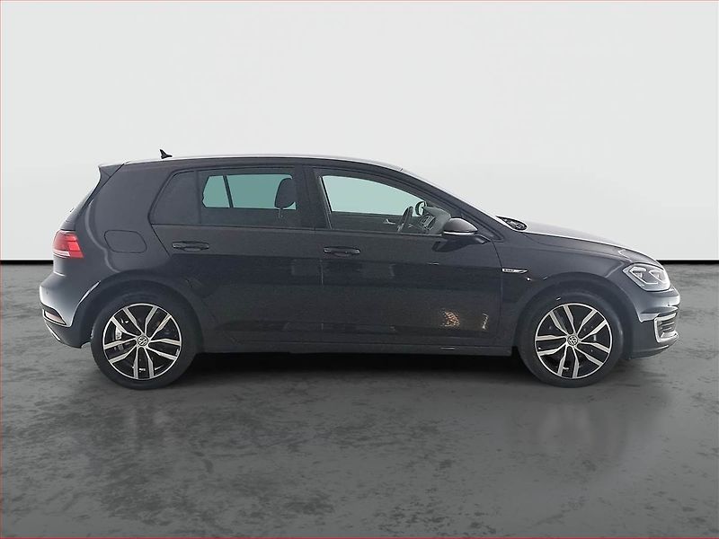 Volkswagen Golf (2019) 32 kWh - 37 Ah, Automat - fotka 6 z 21