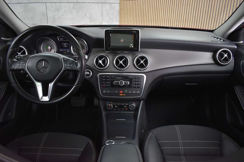 Mercedes-Benz GLA 220d 4MATIC*HARMAN*KAMERA*ČR 1 - fotka 8 z 41
