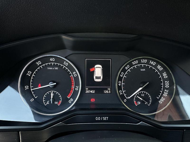 Škoda Superb (2016) 1.8TSI/132kW *STYLE* 1.Maj.  - fotka 11 z 38
