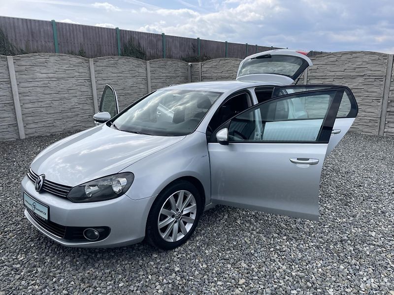 Volkswagen Golf 1.6TDi 105PS  6 HIGHLINE TOP!! - fotka 155 z 176