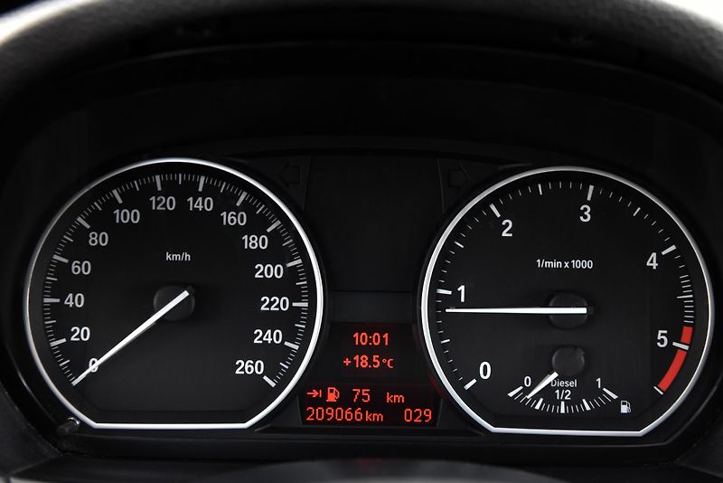 BMW Řada 1 120d 6st 130 kW, KLIMA, ALU - fotka 14 z 33