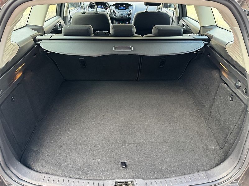 Ford Focus (2017) 1.6 Ti-VCT Digi Klima Tempomat - fotka 22 z 45