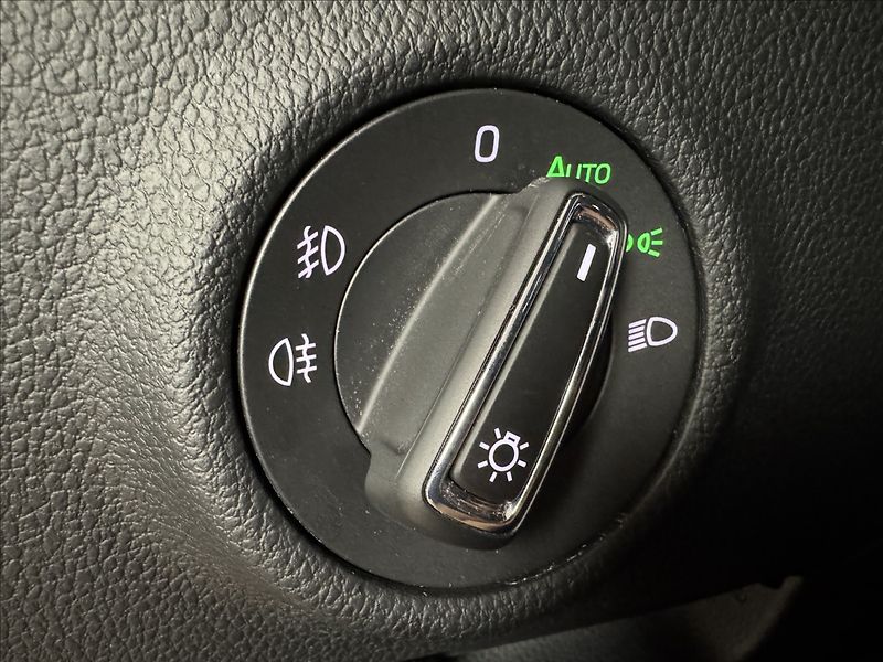 Škoda Superb 2,0 TDi  Sportline LED Virtual - fotka 23 z 48