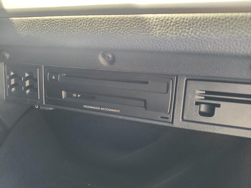 Volkswagen Golf (2014) 1.2 TSI 63KW 4-VÁLEC Z ŘEMENEM - fotka 59 z 66