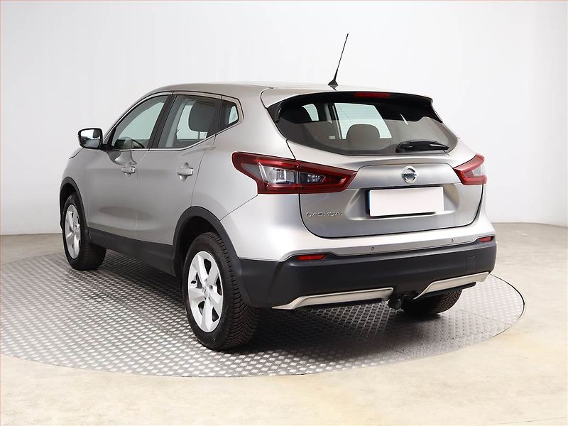 Nissan Qashqai (2021) 1.3 DIG-T, Tempomat - fotka 4 z 14